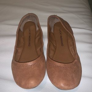 Lucky tan slippers in good condition size 5